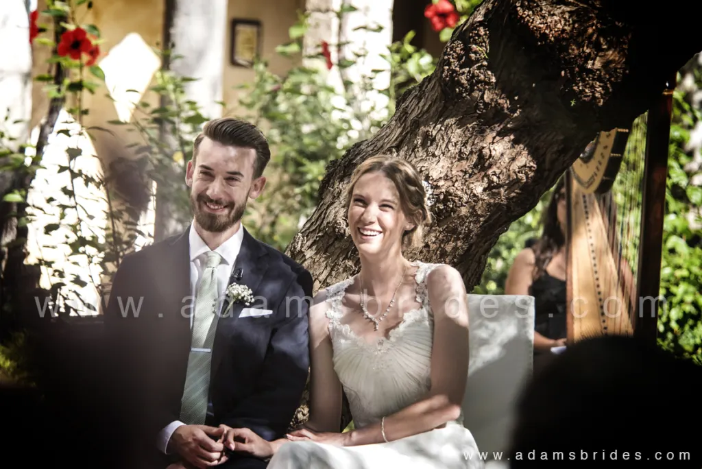 Couple getting married in the Cloister of San Francesco