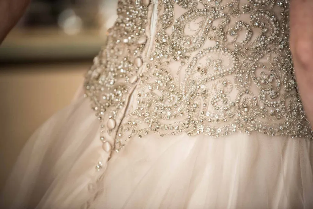 Details of the wedding dress